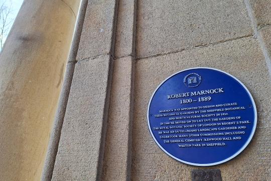 A blue plaque on a wall at the Botanical Gardens for Robert Marnock