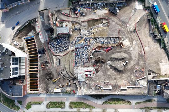 An aerial view of the Castlegate site shows work progressing. Work on the excavation of the castle can be seen, as well as the de-culverting of the River Sheaf