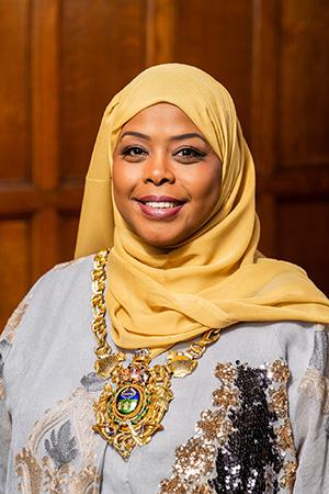 Lord Mayor of Sheffield Councillor Safiya Saeed wearing the Lord Mayor's chain.