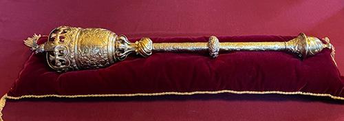 The City Mace, made of silver, the head of the mace is in the form of the Royal crown with a pierced fleur de lys gallery, and surmounted by an orb and cross.